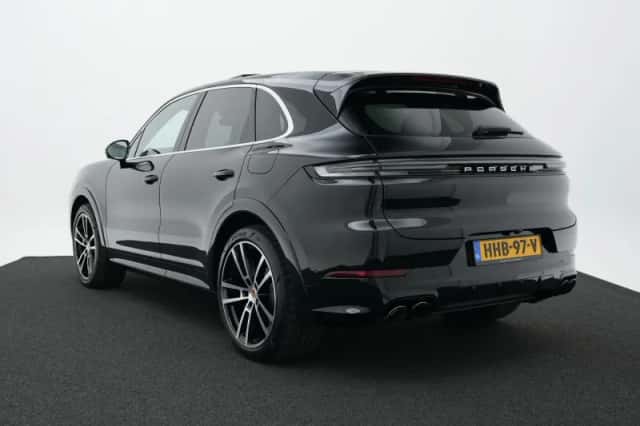 Porsche Cayenne (2024) thumbnail 3