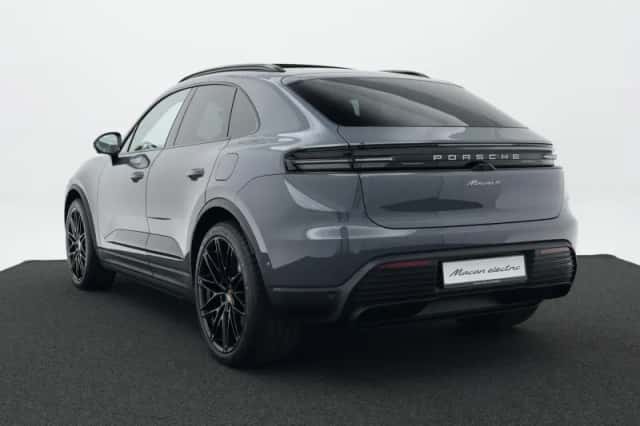 Porsche Macan (2026) thumbnail 3