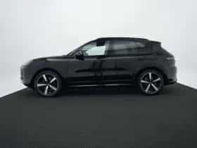 Porsche Cayenne (2023) thumbnail 2