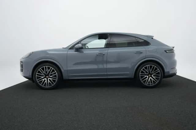 Porsche Cayenne (2024) thumbnail 2