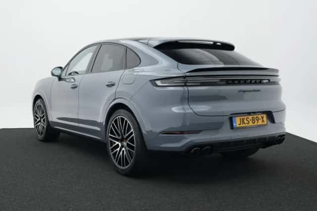 Porsche Cayenne (2024) thumbnail 3