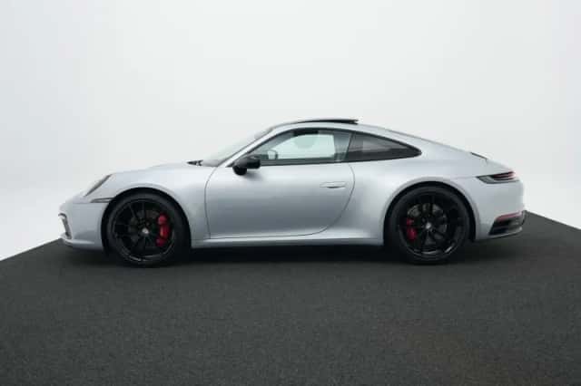 Porsche 911 (2021) thumbnail 2