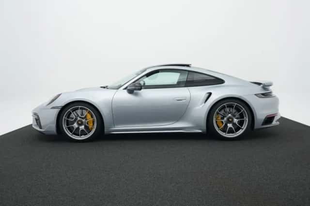 Porsche 911 (2022) thumbnail 2