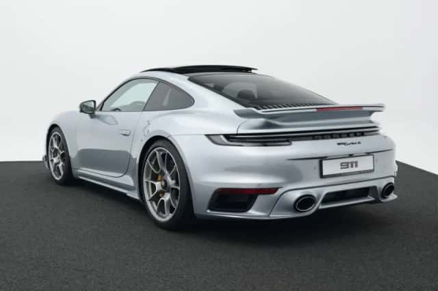 Porsche 911 (2022) thumbnail 3