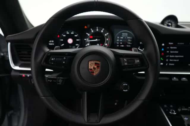 Porsche 911 (2022) thumbnail 5