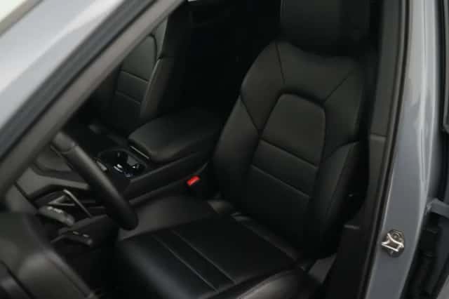 Porsche Cayenne (2023) thumbnail 4