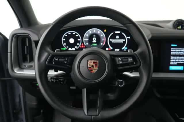 Porsche Cayenne (2023) thumbnail 5