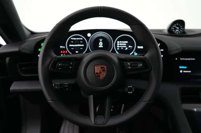 Porsche Taycan (2026) thumbnail 5