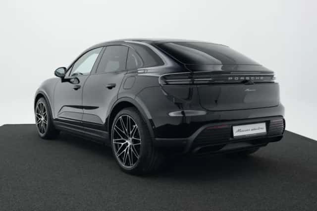 Porsche Macan (2026) thumbnail 3