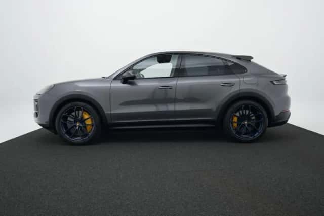 Porsche Cayenne (2024) thumbnail 2