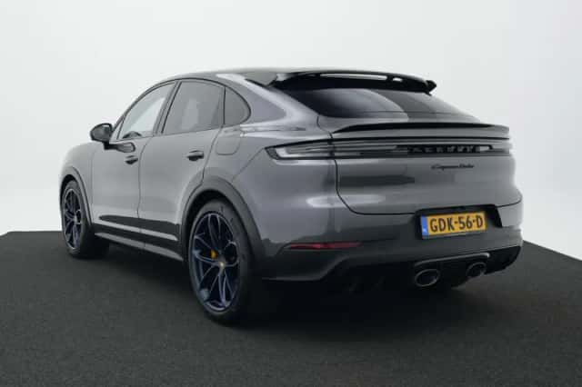 Porsche Cayenne (2024) thumbnail 3