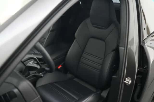 Porsche Cayenne (2024) thumbnail 4