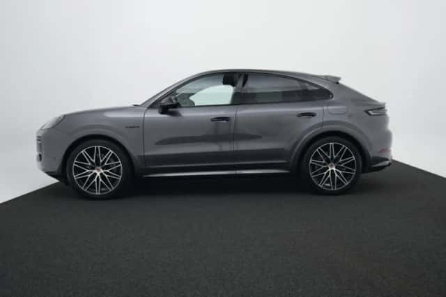 Porsche Cayenne (2025) thumbnail 2