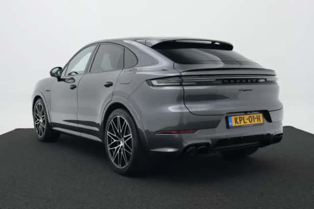 Porsche Cayenne (2025) thumbnail 3