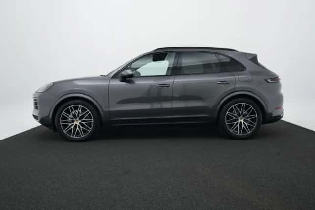 Porsche Cayenne (2024) thumbnail 2