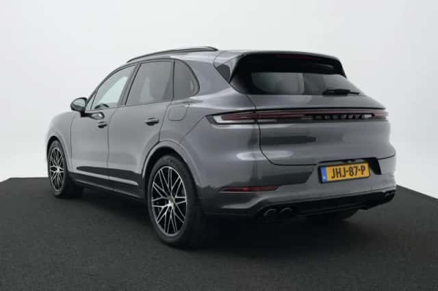 Porsche Cayenne (2024) thumbnail 3
