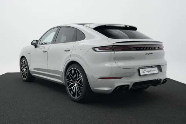 Porsche Cayenne (2026) thumbnail 3