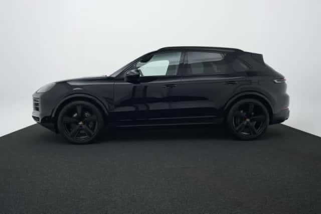 Porsche Cayenne (2025) thumbnail 2