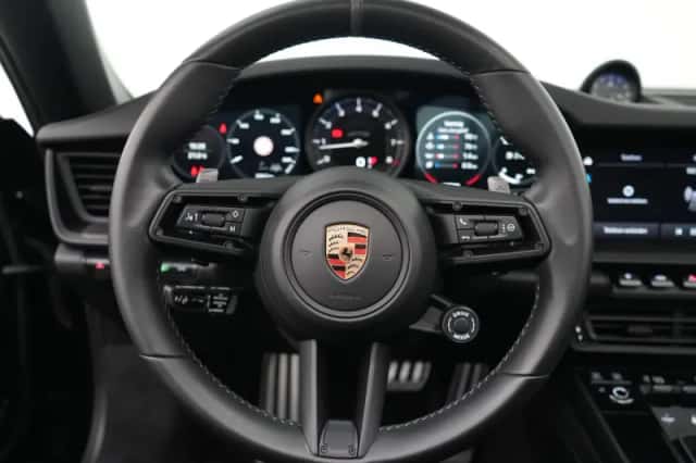 Porsche 911 (2023) thumbnail 5