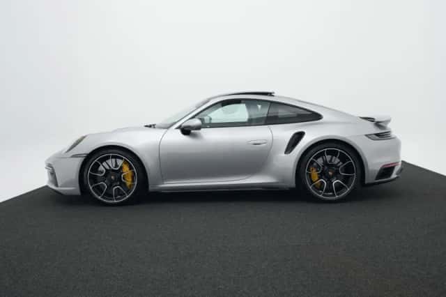 Porsche 911 (2020) thumbnail 2