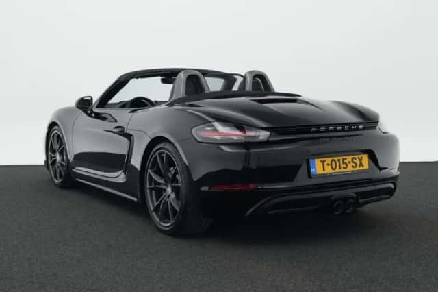 Porsche 718 (2021) thumbnail 3