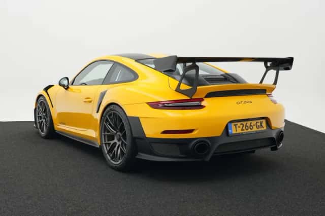 Porsche 911 (2018) thumbnail 3