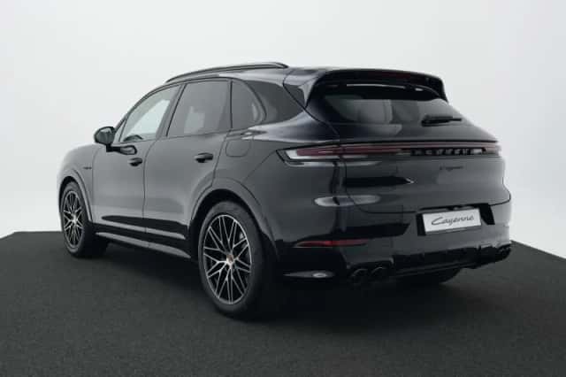 Porsche Cayenne (2026) thumbnail 3