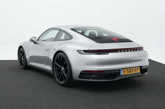 Porsche 911 (2020) thumbnail 3