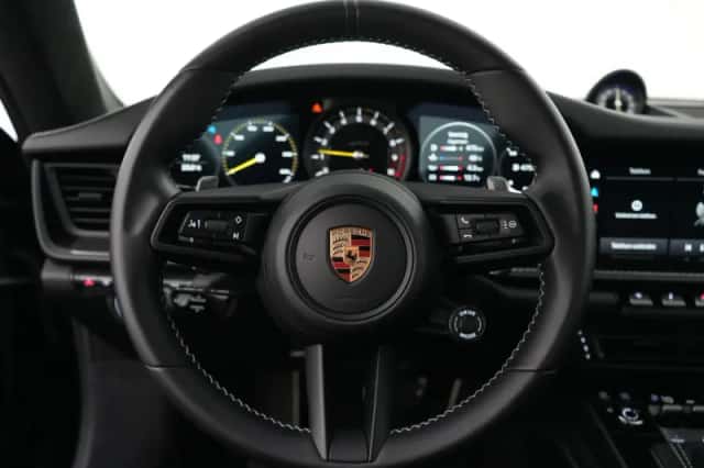 Porsche 911 (2023) thumbnail 5