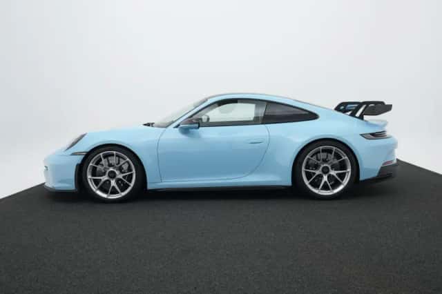 Porsche 911 (2023) thumbnail 2