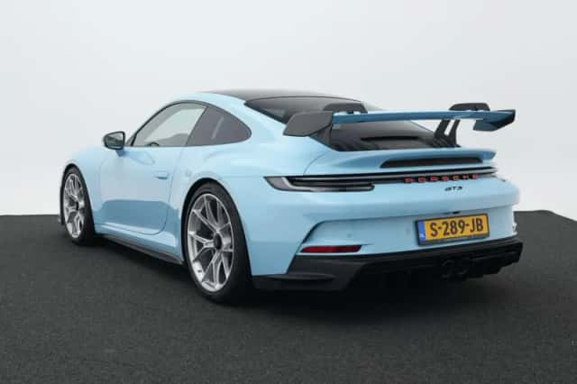 Porsche 911 (2023) thumbnail 3