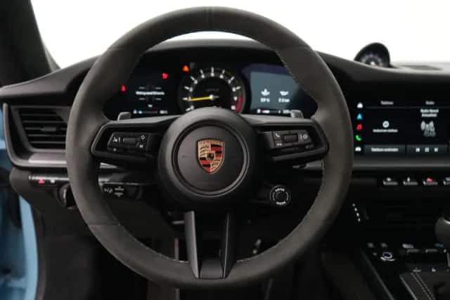 Porsche 911 (2023) thumbnail 5