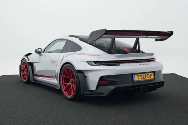 Porsche 911 (2023) thumbnail 3