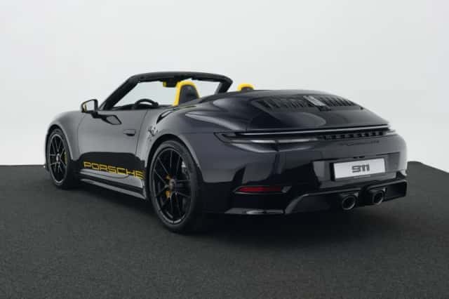 Porsche 911 (2026) thumbnail 3