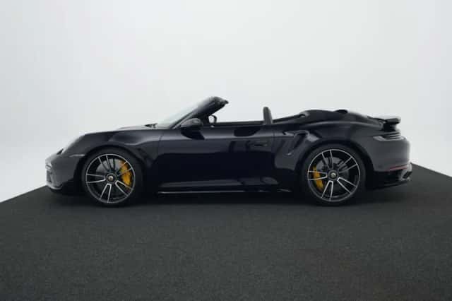 Porsche 911 (2022) thumbnail 2
