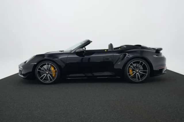 Porsche 911 (2022) thumbnail 2