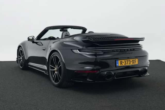 Porsche 911 (2022) thumbnail 3