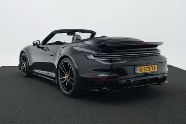 Porsche 911 (2022) thumbnail 3