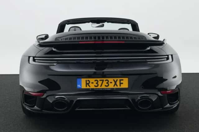 Porsche 911 (2022) thumbnail 4