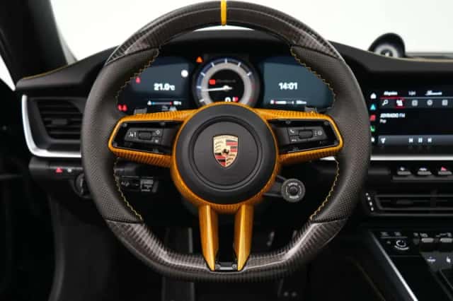 Porsche 911 (2022) thumbnail 5
