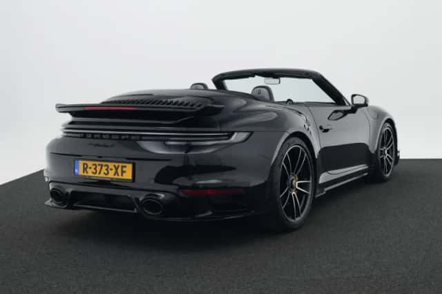 Porsche 911 (2022) thumbnail 5