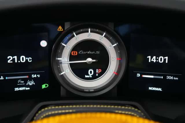 Porsche 911 (2022) thumbnail 6