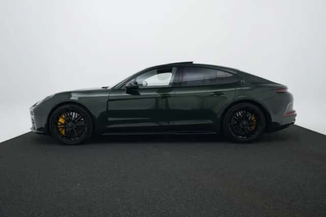 Porsche Panamera (2025) thumbnail 2