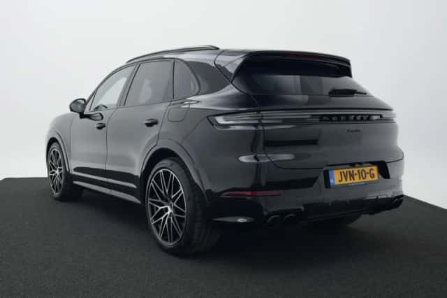 Porsche Cayenne (2026) thumbnail 3