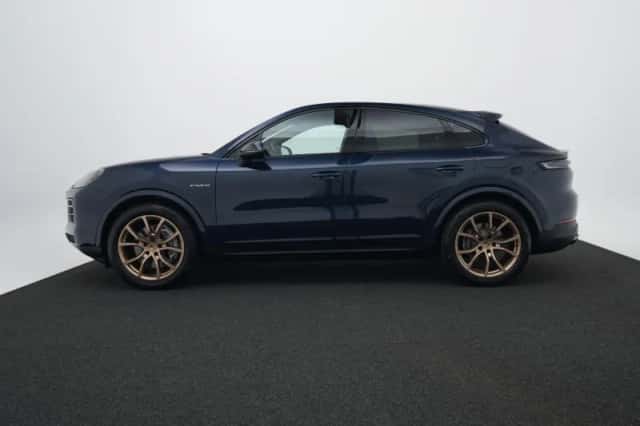 Porsche Cayenne (2023) thumbnail 2