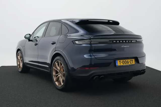 Porsche Cayenne (2023) thumbnail 3