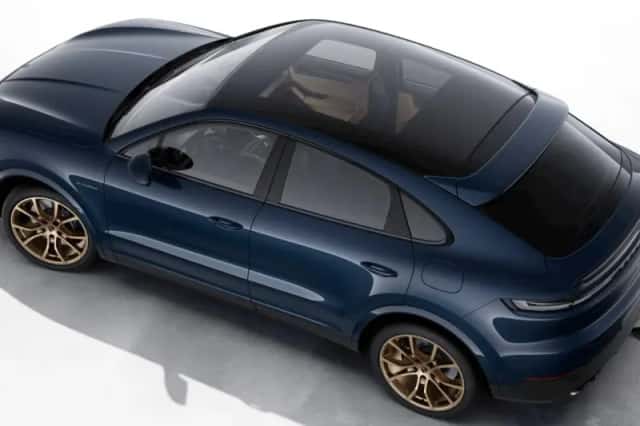 Porsche Cayenne (2023) thumbnail 3