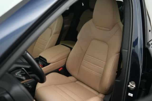 Porsche Cayenne (2023) thumbnail 4
