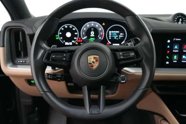 Porsche Cayenne (2023) thumbnail 5