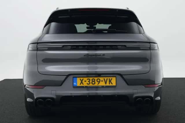 Porsche Cayenne (2024) thumbnail 4